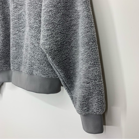 LEVI'S Gray Bucle Teddy Crew Neck Sweatshirt With Contrast Hem Size Small - Picture 10 of 16